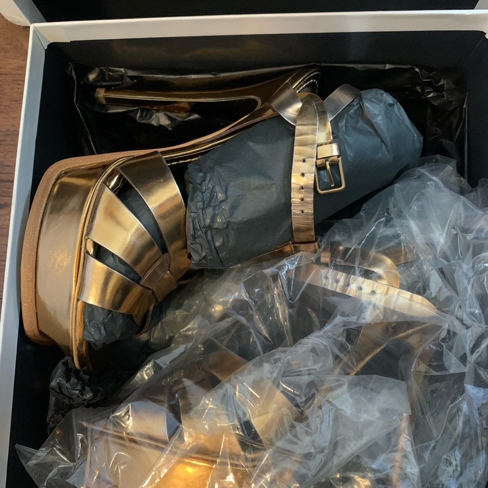 Yves Saint Laurent Tribute sandal 7 bronze